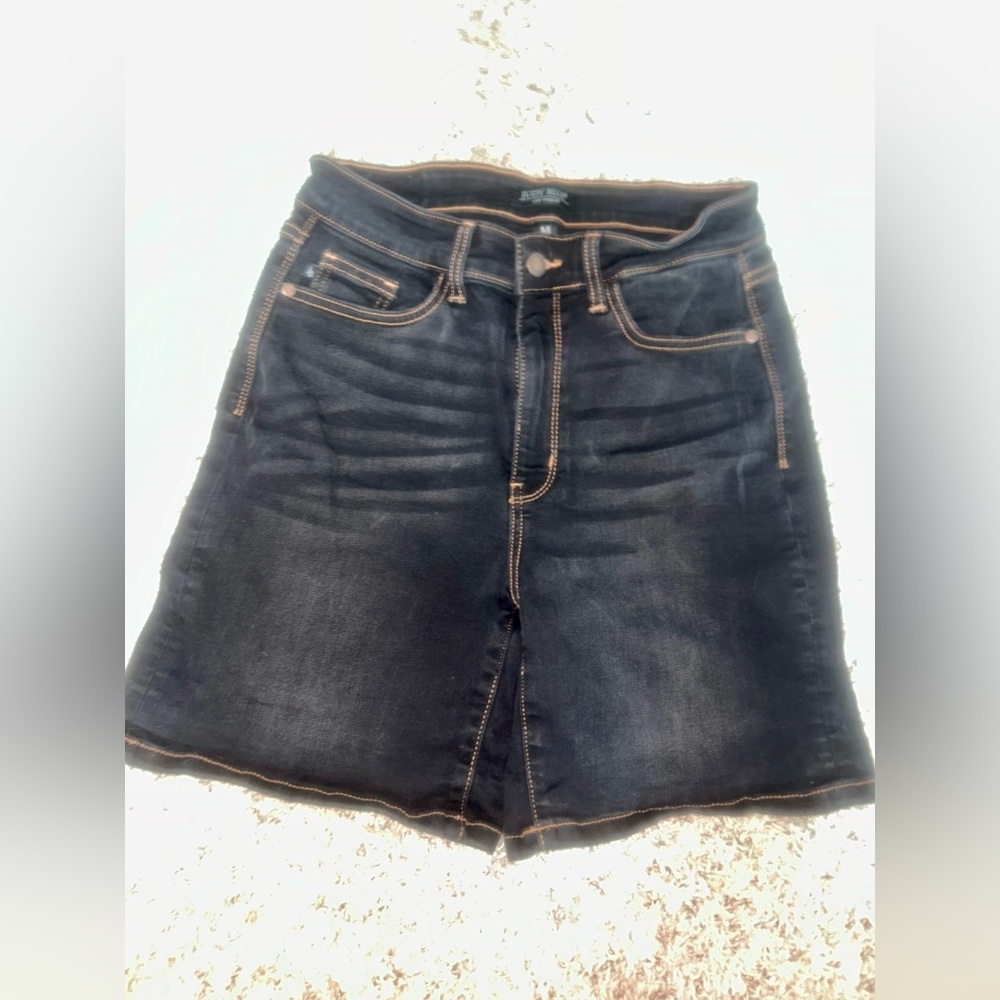 Judy Blue dark Blue Jean Shorts with Contrast Stitching size M